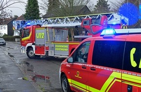 Feuerwehr Dortmund: FW-DO: Zimmerbrand in der Oberadener Stra&szlig;e - Zwei Personen ins Krankenhaus transportiert