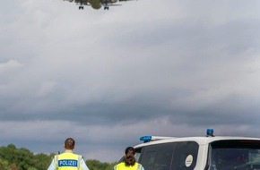 Bundespolizeidirektion Sankt Augustin: BPOL NRW: Haftbefehle am Flughafen K&ouml;ln/Bonn - Bundespolizei vollstreckt fast 9.500 Euro