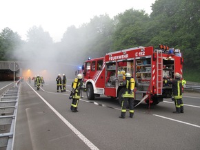 FW-AR: Einsatzkräfte üben den Ernstfall in Arnsberger Autobahn-Tunnel