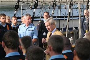 Deutsche Marine - Pressemeldung: Aktuelle Fotos vom Auslaufen der &quot;Gorch Fock&quot;