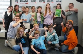 Provinzial Holding AG: Bottroper Schülerzeitungsredaktion löst Gewinn vom Provinzial Schülerzeitungswettbewerb ein – Workshop-Tag bei Antenne Münster