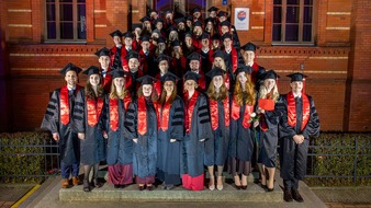 MSH Medical School Hamburg: Abschluss des Pionierjahrgangs Medizin: Helios und IRO Group transformieren universit&auml;re Ausbildung