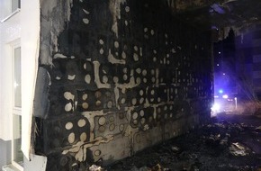 Polizei Minden-Lübbecke: POL-MI: Müllcontainerbrand greift auf Haus über - Brandursache unklar