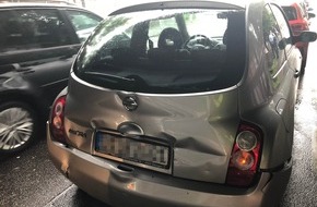 Polizei Mettmann: POL-ME: Auffahrunfall mit vier Fahrzeugen - Hilden - 2107069