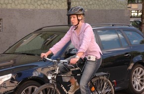 ADAC: Gefahr bei voller Dröhnung / ADAC Check: Jeder zehnte junge Erwachsene fährt mit Kopfhörern Fahrrad / Verkehrsgeräusche bleiben ungehört