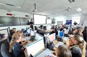 Polizeiakademie Niedersachsen: POL-AK NI: "Psychisch krank - polizeilich relevant?" Studierende erleben Maßregelvollzug hautnah - Polizeistudierende blicken hinter Klinikmauern: Maßregelvollzug und Psychiatrie im Fokus