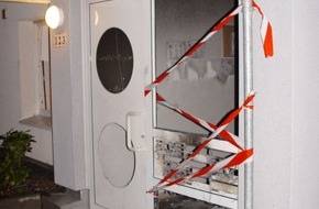 Feuerwehr Essen: FW-E: Brennende Briefkästen - 5 Verletzte im Krankenhaus