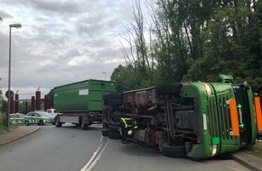 Polizei Bochum: POL-BO: Alleinunfall in Bochum: Lkw umgekippt