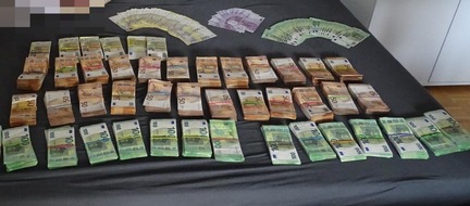 Polizeidirektion Bad Segeberg: POL-SE: Schenefeld (Kreis Pinneberg) - Durchsuchungsmaßnahmen in Gaststätte führen zum Auffinden von Beweismitteln und hohen Sachwerten
