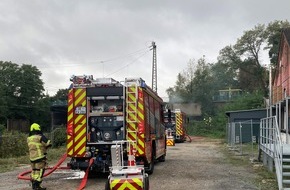 Feuerwehr Oberhausen: FW-OB: Schadenfeuer unter Brücke - Mühlheimer Straße zeitweise voll gesperrt