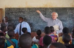 Didacta Ausstellungs- und Verlagsgesellschaft mbH: Lasst uns eine Schule bauen - in Afrika! / Didacta Verband e.V. unterstützt abc-Gesellschaft e.V. mit einer Spende von 10.000 Euro