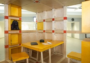 Architekturstudierende und Tischlerlehrlinge entwerfen ihren Arbeitsplatz der Zukunft