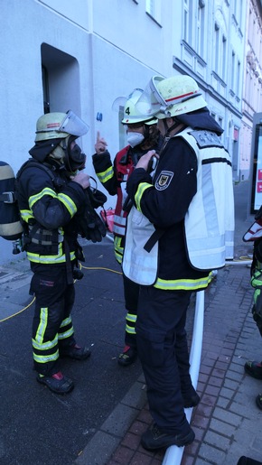 Feuerwehr Dortmund: FW-DO: Feuer in Hörde / Mieterin bei Küchenbrand leicht verletzt