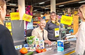 Netto Marken-Discount Stiftung & Co. KG: Der Bachelor an der Kasse: Paul Janke unterstützt in Hamburg Vereinswesen bei Netto-Spendenaktion