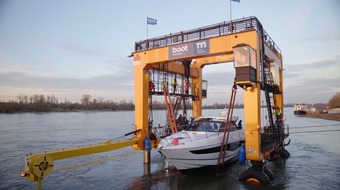 Mhoch4 GmbH & Co. KG: Big Willi hebt Prinzessinnen aus dem Rhein