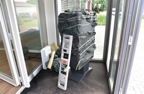 Kreispolizeibehörde Borken: POL-BOR: Gronau - Zigarettenautomat aufgefunden - Polizei sucht Zeugen