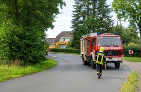 Feuerwehr Flotwedel: FW Flotwedel: Feuerwehren rücken erneut zu beschädigter Gasleitung nach Baggerarbeiten aus