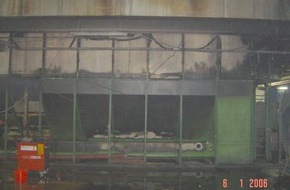 Feuerwehr Essen: FW-E: Brand in einer Halle im Gewerbegebiet Stadthafen
