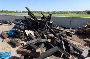 Polizeipr&auml;sidium Ludwigsburg: POL-LB: Rutesheim: Welleternit und Eisenbahnschwellen auf H&auml;ckselplatz entsorgt - Polizei ermittelt wegen unerlaubtem Umgang mit Abf&auml;llen