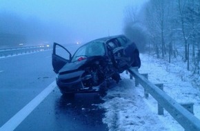 Polizeipräsidium Westpfalz: POL-PPWP: Falschfahrer bei Unfall tödlich verletzt