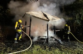 Freiwillige Feuerwehr Stadt Nideggen: FW Nideggen: Schutzhütte bei Nideggen-Brück komplett bei Brand zerstört
