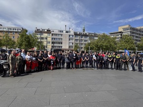HZA-BS: Besucheransturm beim Blaulichttag auf dem Schlossplatz