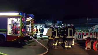 Feuerwehr Haan: FW-HAAN: Brand in einem Baucontainer