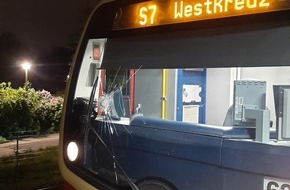 Bundespolizeidirektion Berlin: BPOLD-B: Unbekannter bewirft S-Bahn und verletzt Triebfahrzeugführerin - die Bundespolizei sucht nach Zeugen