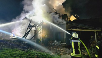 FW Dörentrup: Explosion mit anschließendem Großbrand in Wohnhaus - eine Person tot aufgefunden