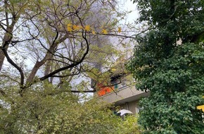 Feuerwehr Dresden: FW Dresden: Wohnung steht in Vollbrand, Feuerwehr rettet Personen