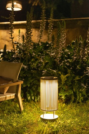 Gartenflair mit Solar: Lampenwelt.de präsentiert stromunabhängige Outdoorleuchten