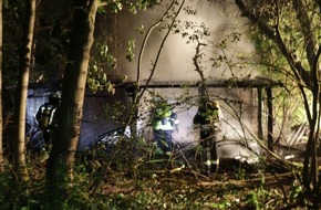 Kreispolizeibehörde Höxter: POL-HX: Großeinsatz der Beverunger Feuerwehr, aufgrund eines Hüttenbrandes; Beverungen, Danziger Straße, Höhe Haus Nr. 40, im Bereich des Alleenradweges Freitag, 22.05.2020, 22.28 Uhr