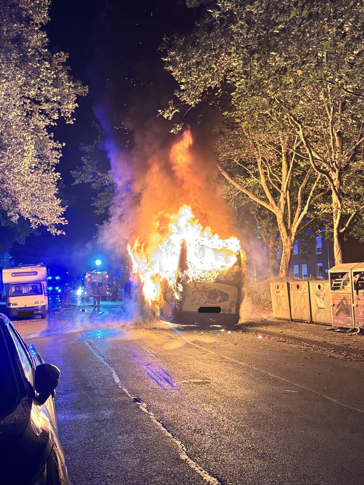 FW Düren: Feuerwehr Düren in der Nacht bei vier Einsätzen gleichzeitig gefordert