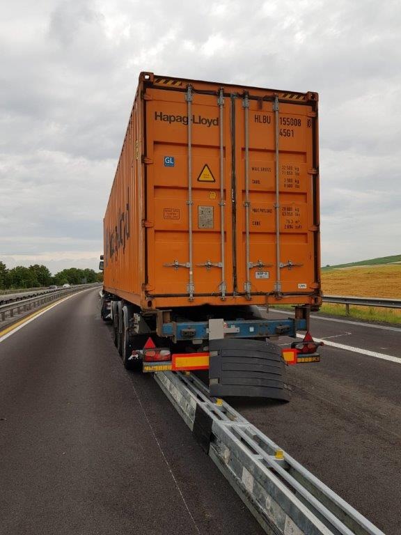 POL-VDMZ: Verkehrsunfall, Diesel ausgelaufen, Rückstau auf der BAB 61 Fahrtrichtung Koblenz