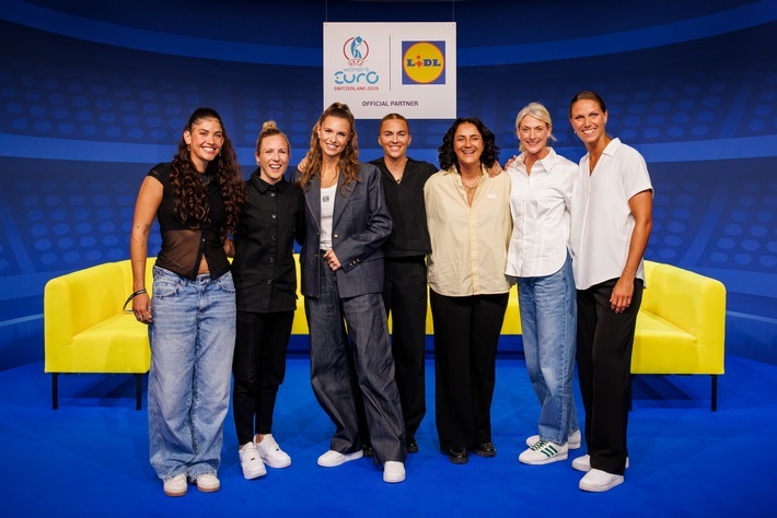 LIDL und UEFA Women's Euro Switzerland 2025 Frauenfussball-EM. NEVER STOP GROWING Event in Berlin am 17. Juni 2025. Moderatorin Laura Wontorra. Jeannie Wagner, Svenja Huth, Laura Wontorra, Laura Freigang, Tugba Tekkal, Mona Nemmer, Xenia Smits (vl.n.r.). Foto: LIDL / Weiterer Text über ots und www.presseportal.de/nr/58227 / Die Verwendung dieses Bildes für redaktionelle Zwecke ist unter Beachtung aller mitgeteilten Nutzungsbedingungen zulässig und dann auch honorarfrei. Veröffentlichung ausschließlich mit Bildrechte-Hinweis.