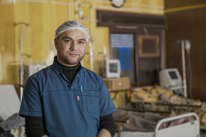 Krankenpfleger Mohamed verlor seinen Bruder während seiner Schicht: "Das Schlimmste, was ich je erlebt habe! Erst als ich anfing, Erste Hilfe zu leisten, wurde mir klar, dass es mein Bruder war!" Weiterer Text über ots und www.presseportal.de/nr/50131 / Die Verwendung dieses Bildes ist für redaktionelle Zwecke honorarfrei. Veröffentlichung bitte unter Quellenangabe: "obs/Islamic Relief Deutschland e.V."