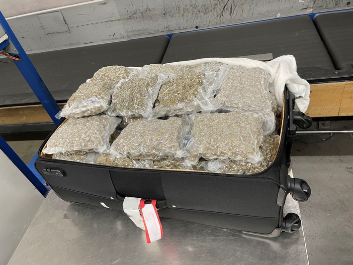 HZA-M: Zoll zieht rund 50 Kilogramm Marihuana aus dem Verkehr