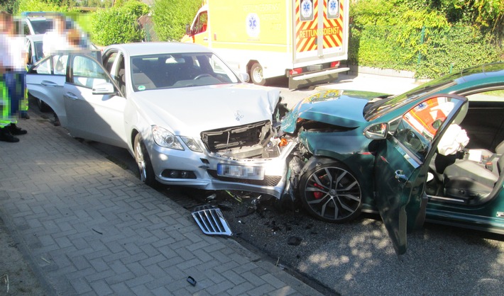 POL-SE: Norderstedt / Schwerer Verkehrsunfall mit fünf Verletzten