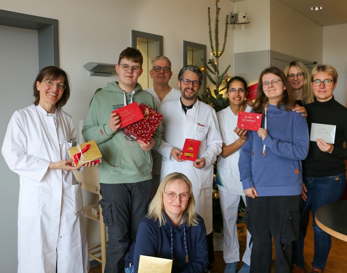 PRESSEMITTEILUNG: Weihnachtskarten bringen Freude auf die Palliativstation im Herz-Jesu-Krankenhaus