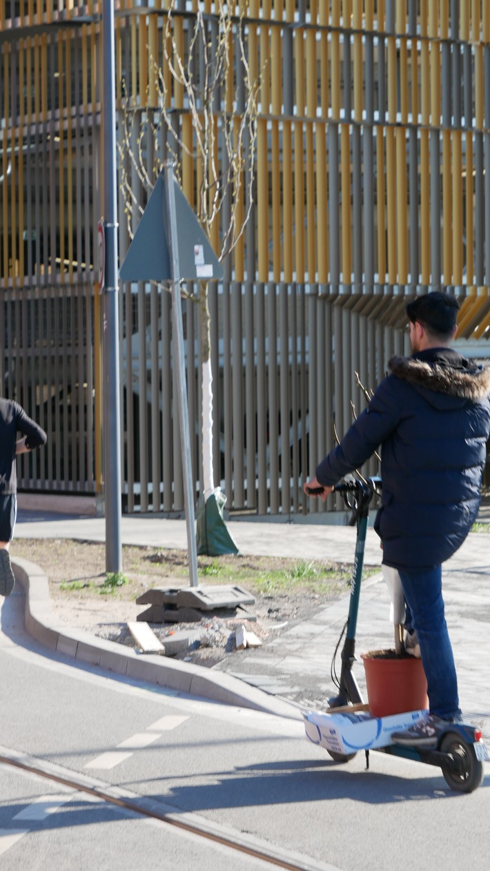 POL-PPMZ: Mainz - Falsch beladener E-Scooter