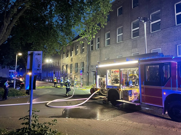 FW Dinslaken: Zimerbrand an der Karlstraße