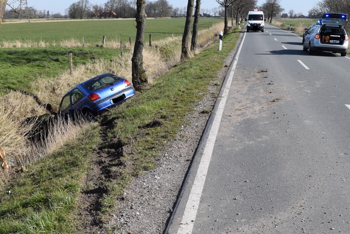 POL-WHV: Verkehrsunfall im Wangerland - Nach Überholmanöver in einen Straßengraben gefahren