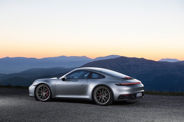 Der neue Porsche 911 - stärker, schneller, digital / Die achte Generation einer Ikone: Weltpremiere in Los Angeles
