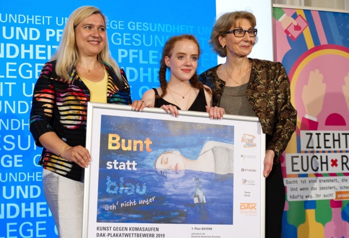 &quot;bunt statt blau&quot;: Schülerin aus Ingolstadt gewinnt DAK-Plakatwettbewerb gegen Rauschtrinken in Bayern