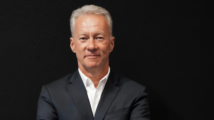 Eigenverantwortung statt Abhängigkeit: Carsten Umland von simplified trading verrät, wie Anleger die Kontrolle über ihr Vermögen zurückgewinnen