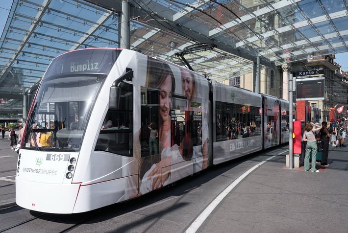 "An Ihrer Seite. Ein Leben lang." Das neue Tram der Lindenhofgruppe hat Fahrt aufgenommen