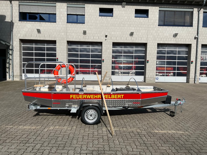 FW-Velbert: Neues Flachwasserschubboot in den Dienst gestellt