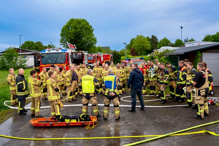 FW-OLL: Gemeinsame Übung der Feuerwehren Cloppenburg und Großenkneten - Überörtliche Unterstützungseinheit trainiert für Großschadenslagen