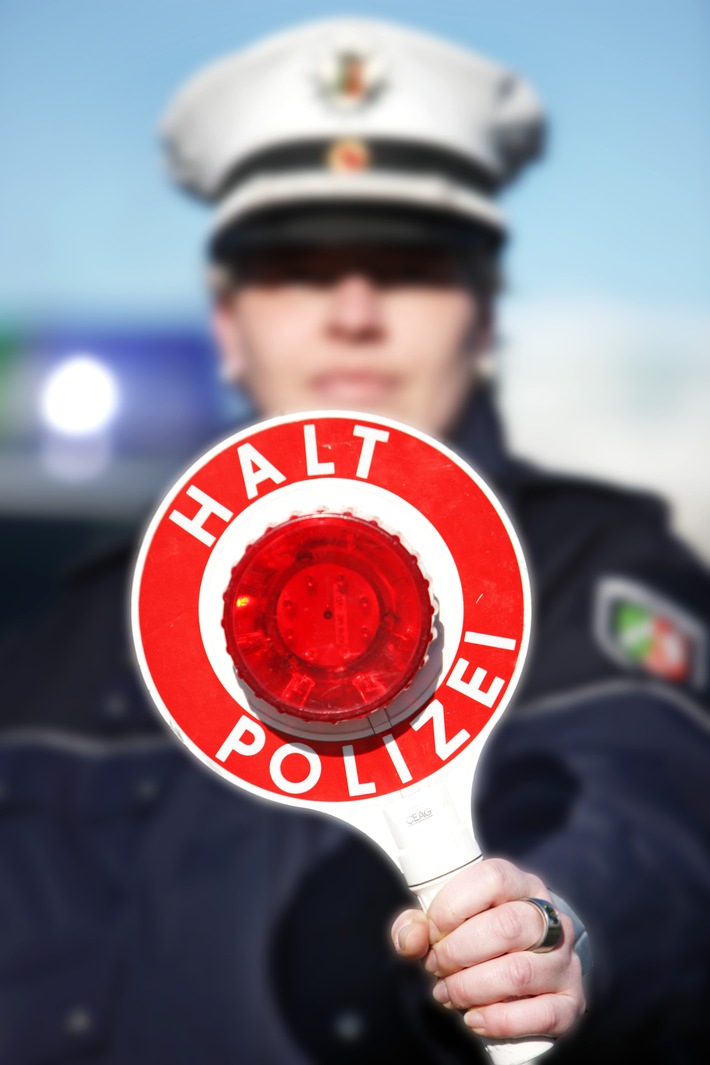POL-ME: Betrunkener Autofahrer flüchtet vergeblich - Monheim am Rhein - 2304081