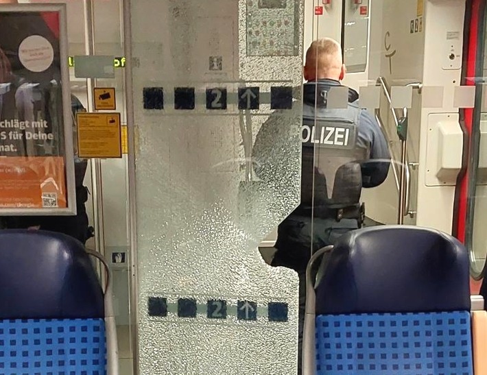 BPOL-HST: Zeugenaufruf - Sachbeschädigungen im Reisezug